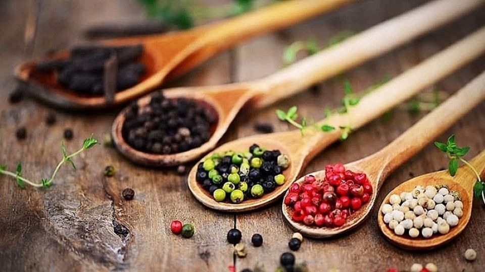 Giá nông sản ngày 12/10/2025: Cà phê tiếp tục giảm, hồ tiêu ổn định