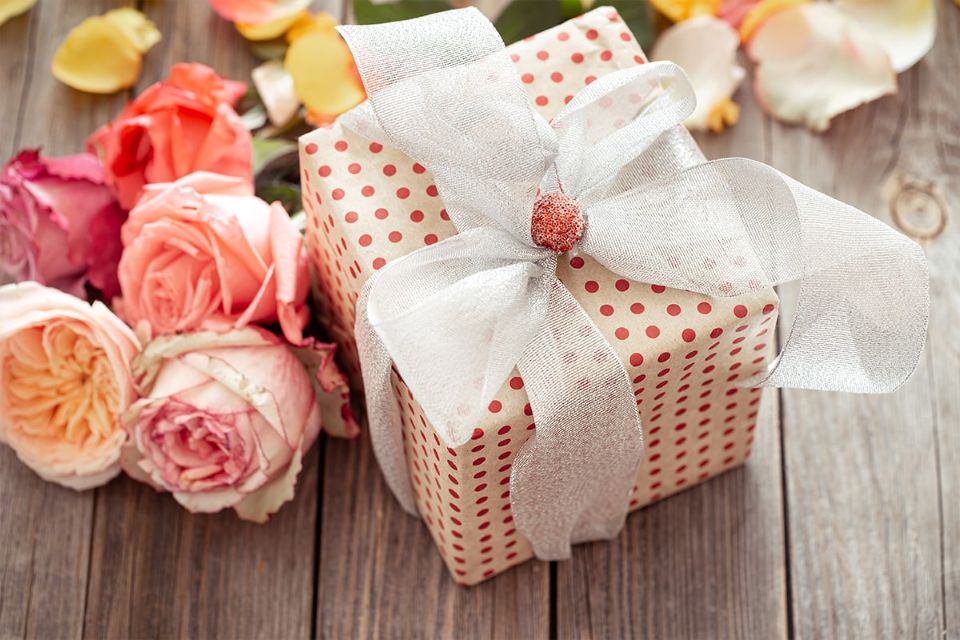 Gợi món quà tặng mẹ, vợ dịp 20/10 ý nghĩa và thiết thực nhất hiện nay