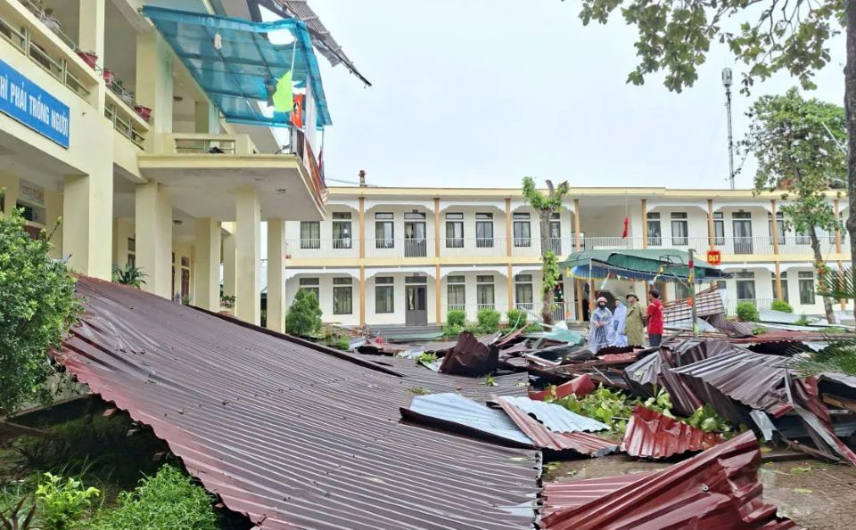 Khắc phục nhanh nhất các trường bị thiệt hại do bão lũ, sớm đưa học sinh đi học trở lại