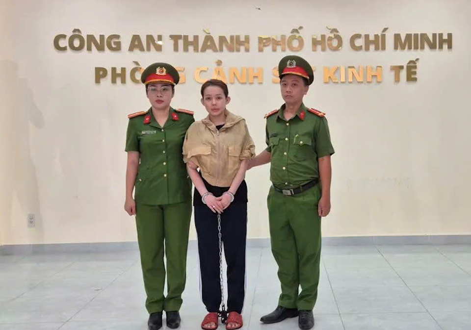 Khởi tố, bắt tạm giam DJ Ngân 98 về tội sản xuất, buôn bán hàng giả