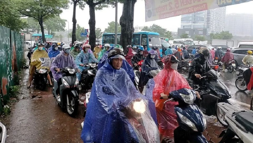 Thời tiết ngày 15/10/2025: Mưa dông, gió giật mạnh trên cả nước