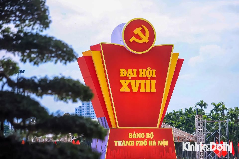 Toàn cảnh phiên trù bị Đại hội đại biểu Đảng bộ Thành phố Hà Nội lần thứ XVIII nhiệm kỳ 2025 - 2030