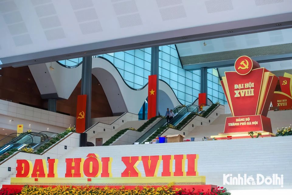 Toàn cảnh phiên trù bị Đại hội đại biểu Đảng bộ Thành phố Hà Nội lần thứ XVIII nhiệm kỳ 2025 - 2030