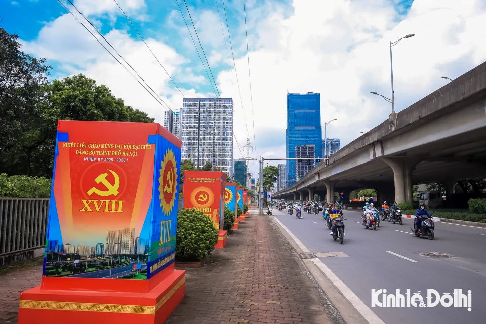 Toàn cảnh phiên trù bị Đại hội đại biểu Đảng bộ Thành phố Hà Nội lần thứ XVIII nhiệm kỳ 2025 - 2030