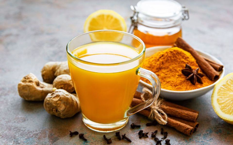 Uống trà nghệ vào thời điểm nào giúp tăng cường miễn dịch?