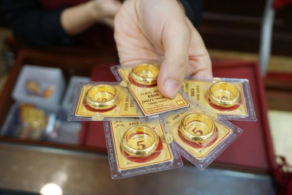 Giá vàng ngày 25/10/2025: Vàng trong nước đồng loạt giảm