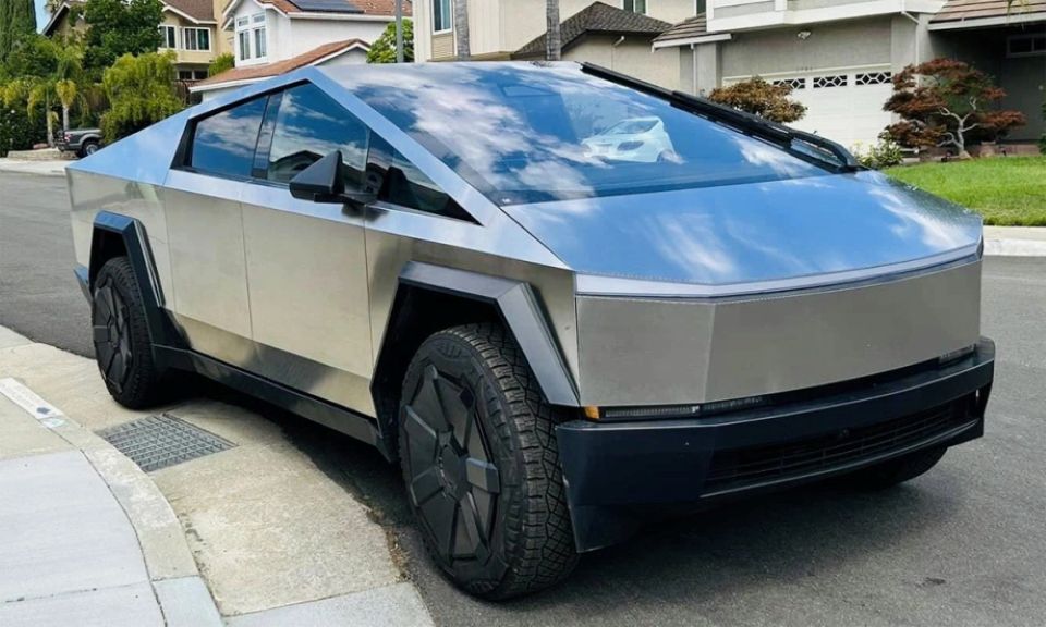 Tesla triệu hồi hơn 63.000 xe Cybertruck vì đèn đỗ xe quá sáng