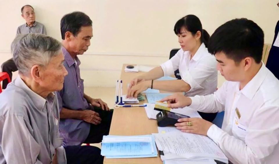 Điều kiện và thời điểm hưởng lương hưu bảo hiểm xã hội tự nguyện