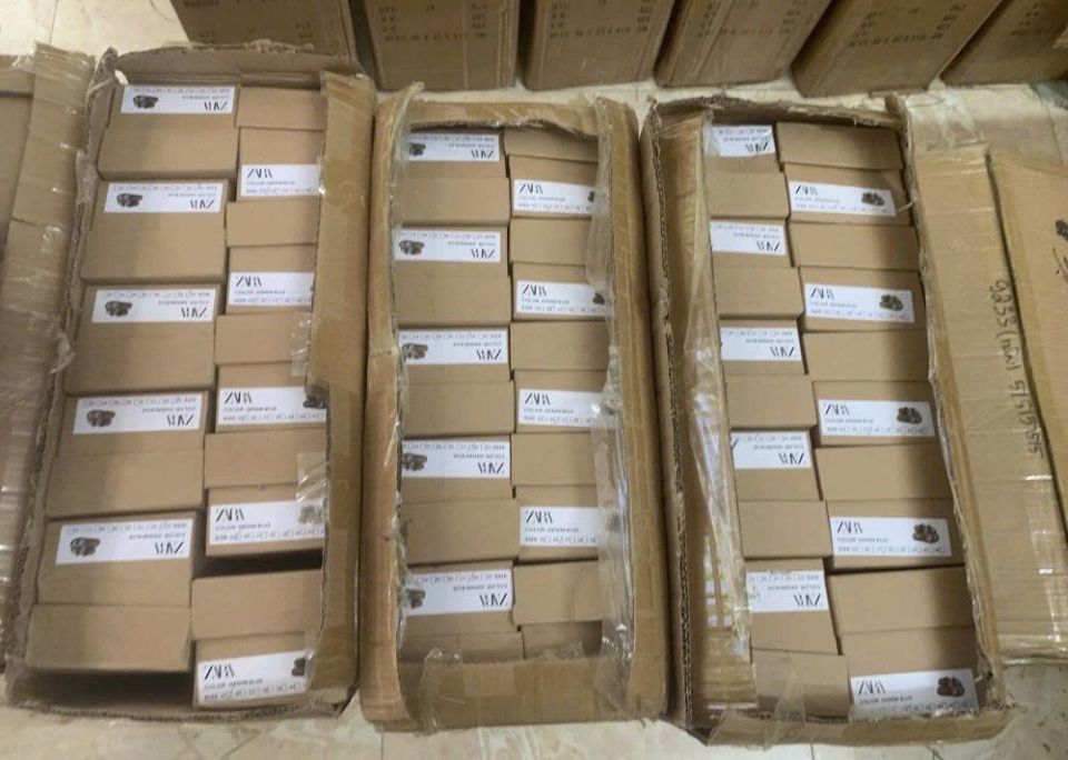 Phát hiện kho hàng 'khủng' kinh doanh hàng giả thương hiệu ZARA tại Hà Nội