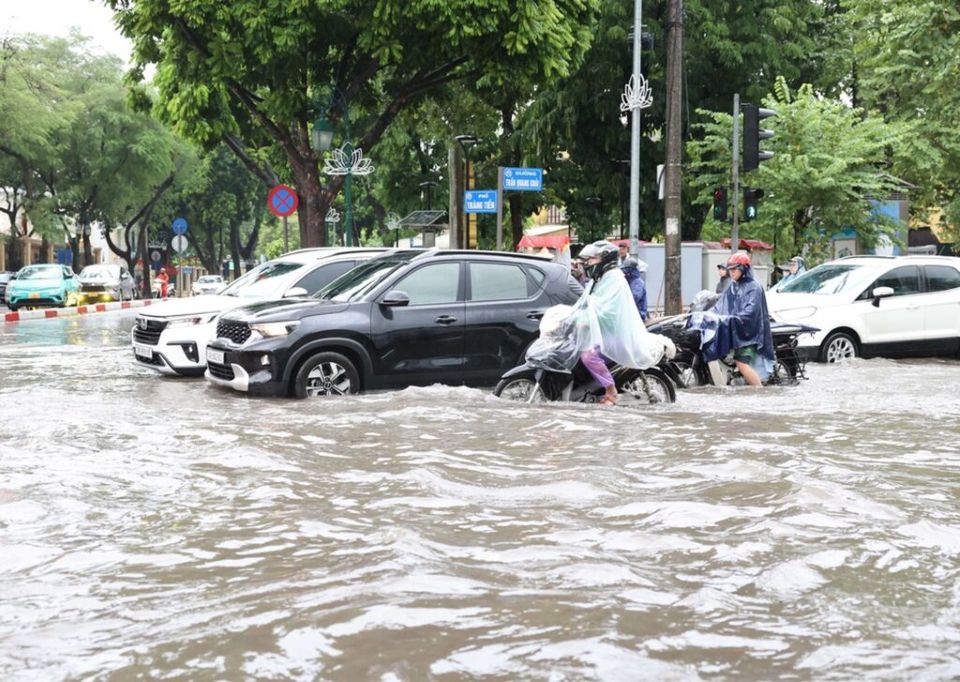 Thời tiết ngày 29/10/2025: Bắc Bộ lạnh vào sáng sớm, Nam Bộ mưa lớn tiếp diễn