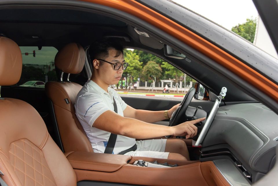 VinFast VF 9 qua chia sẻ của khách Việt: Khỏe như xe động cơ V8, “nuôi” dễ ngang xe hạng A