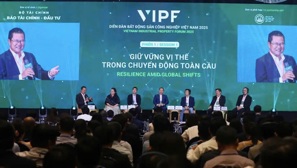 Bất động sản Công nghiệp Việt Nam không còn cạnh tranh giá rẻ, đặt cược vào "xanh" và thông minh