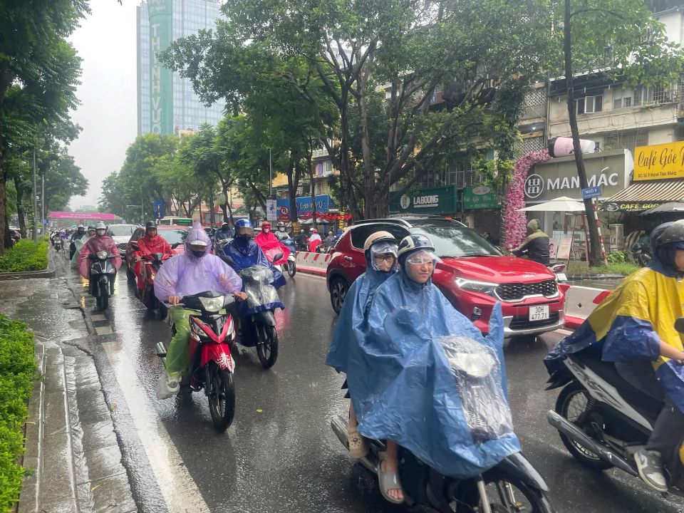 Thời tiết ngày 1/11/2025: Bắc Bộ trời lạnh và mưa