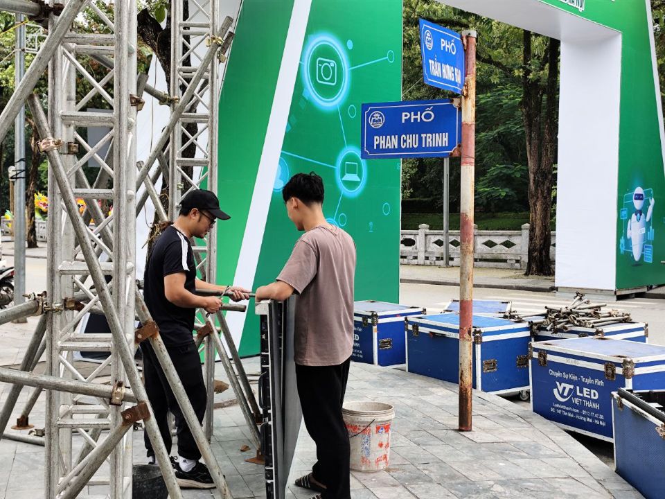 Trước giờ khai mạc Hội chợ sản phẩm nông nghiệp ứng dụng công nghệ cao tại Sơn Tây – Hà Nội