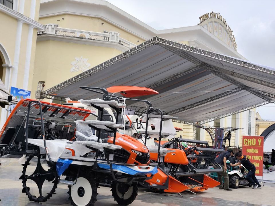 Trước giờ khai mạc Hội chợ sản phẩm nông nghiệp ứng dụng công nghệ cao tại Sơn Tây – Hà Nội