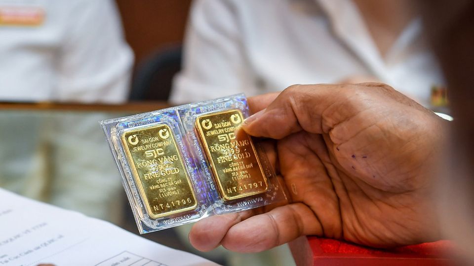 Giá vàng ngày 8/11/2025: Vàng thế giới vượt mốc 4.000 USD/ounce