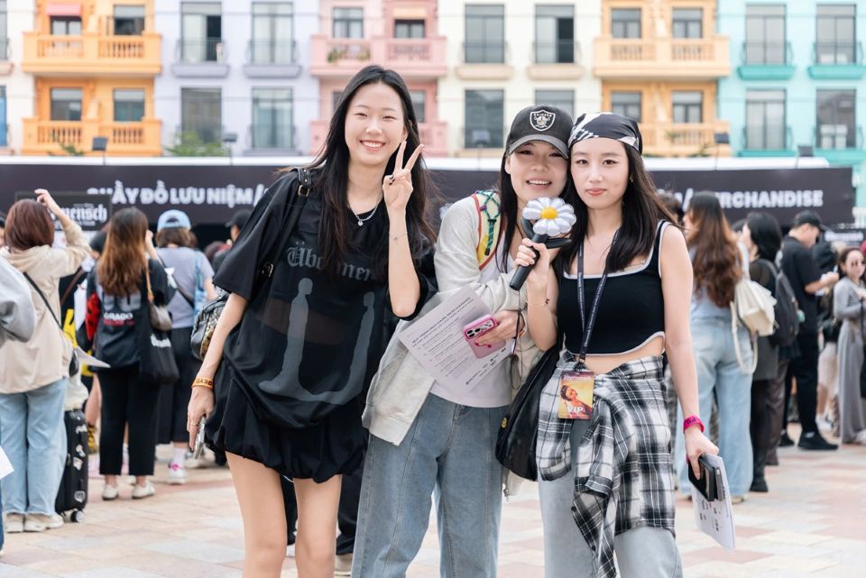 Ocean City "bùng nổ" trước giờ G: Fan Việt và quốc tế cuồng nhiệt đổ về, tạo nên trải nghiệm âm nhạc hiếm có