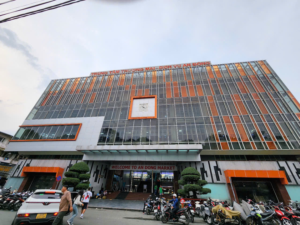 Chợ An Đông và cơn thoái trào: Hàng loạt sạp đóng cửa, tiểu thương lao đao tìm đường sống