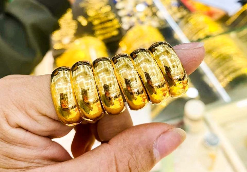 Giá vàng ngày 15/11/2025: Đồng loạt giảm sâu ở thị trường thế giới và trong nước