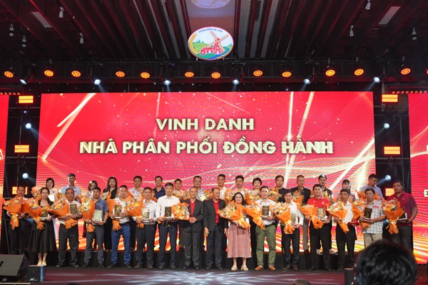 Phân Bón Hà Lan kỷ niệm 10 năm phát triển thị trường miền Bắc