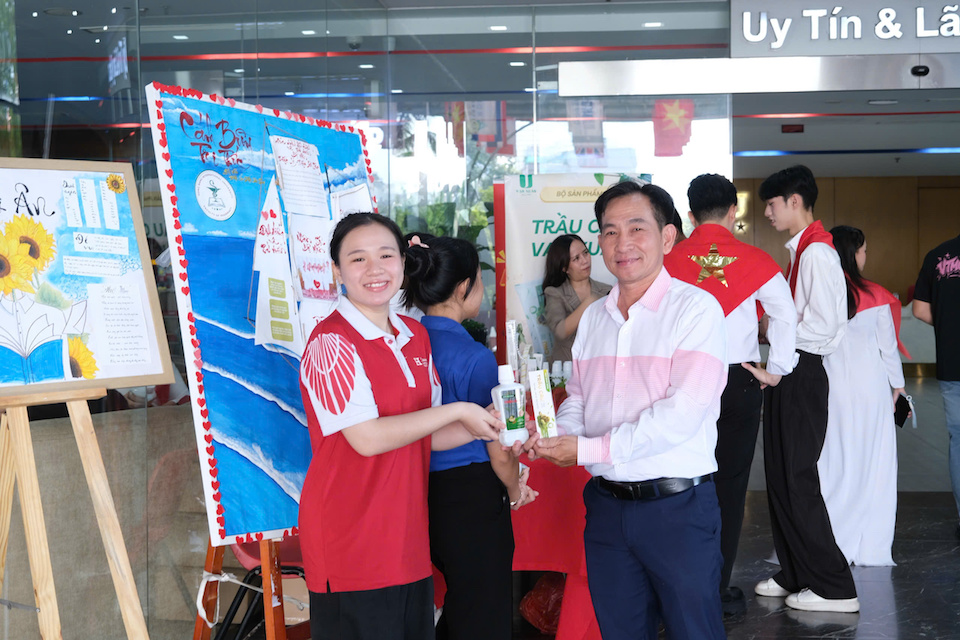 Dược sĩ Phan Văn Hiển: "Mỹ phẩm "thiên nhiên" không đồng nghĩa với an toàn!