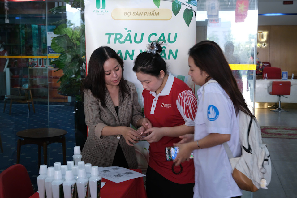 Dược sĩ Phan Văn Hiển: "Mỹ phẩm "thiên nhiên" không đồng nghĩa với an toàn!