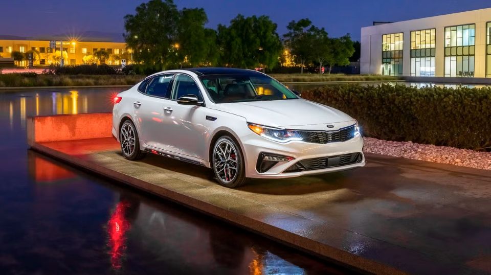 Triệu hồi hơn 250.000 chiếc sedan Kia K5 vì nguy cơ cháy nổ bình xăng