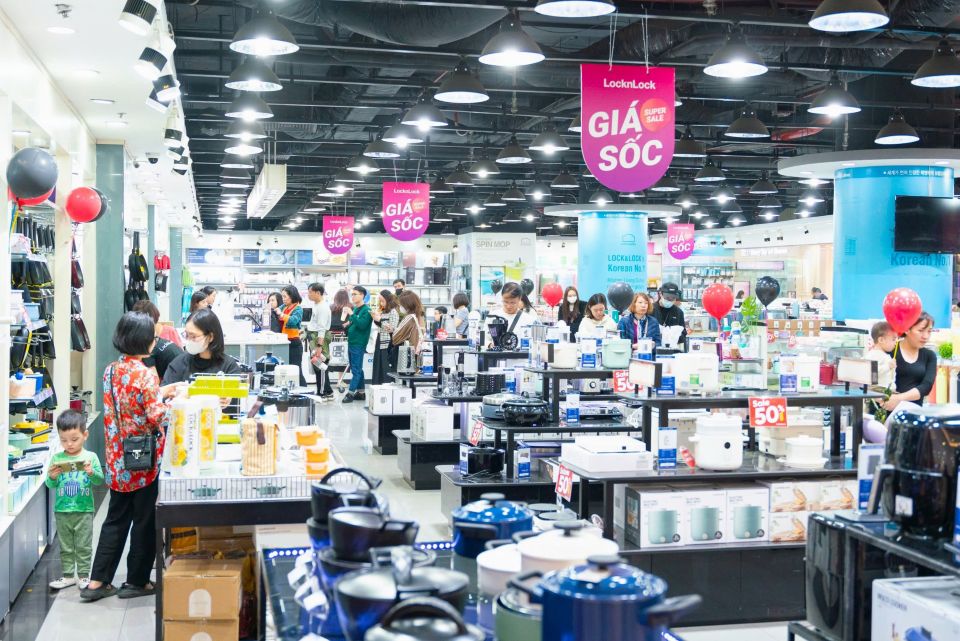 Vincom Black Friday 2025: Đại tiệc giảm giá khuấy động thị trường bán lẻ cả nước