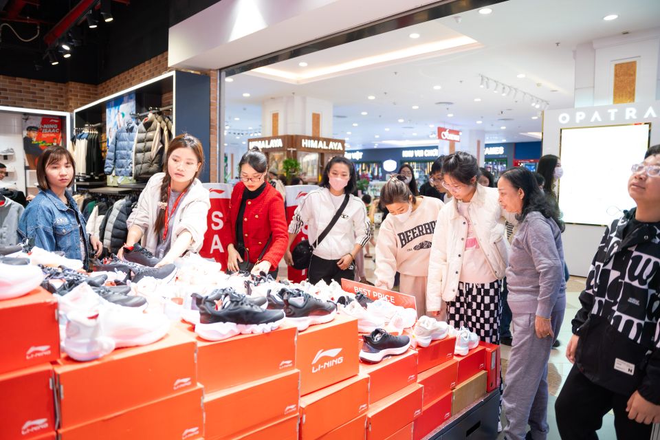 Vincom Black Friday 2025: Đại tiệc giảm giá khuấy động thị trường bán lẻ cả nước