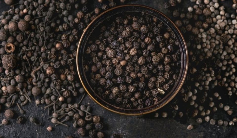 Giá nông sản ngày 22/11/2025: Cà phê và hồ tiêu cùng tăng mạnh