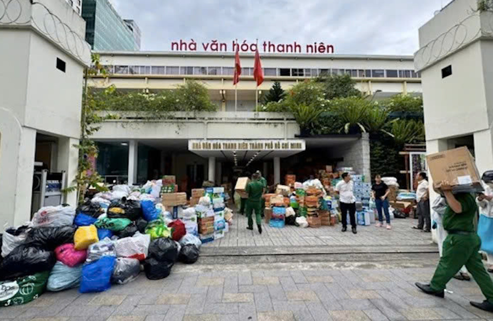 TP Hồ Chí Minh tổ chức nhiều điểm tiếp nhận cứu trợ đồng bào miền Trung