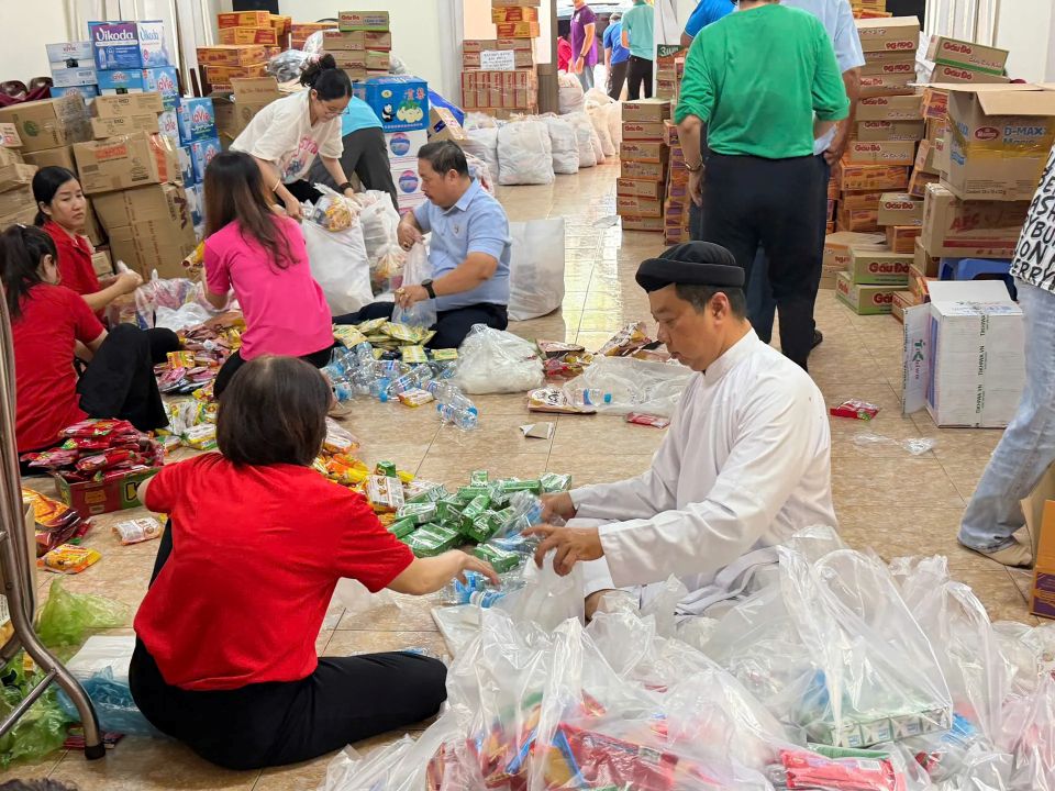 TP Hồ Chí Minh tiếp nhận hơn 236 tỷ đồng, 441 tấn hàng chuyển đến đồng bào vùng lũ