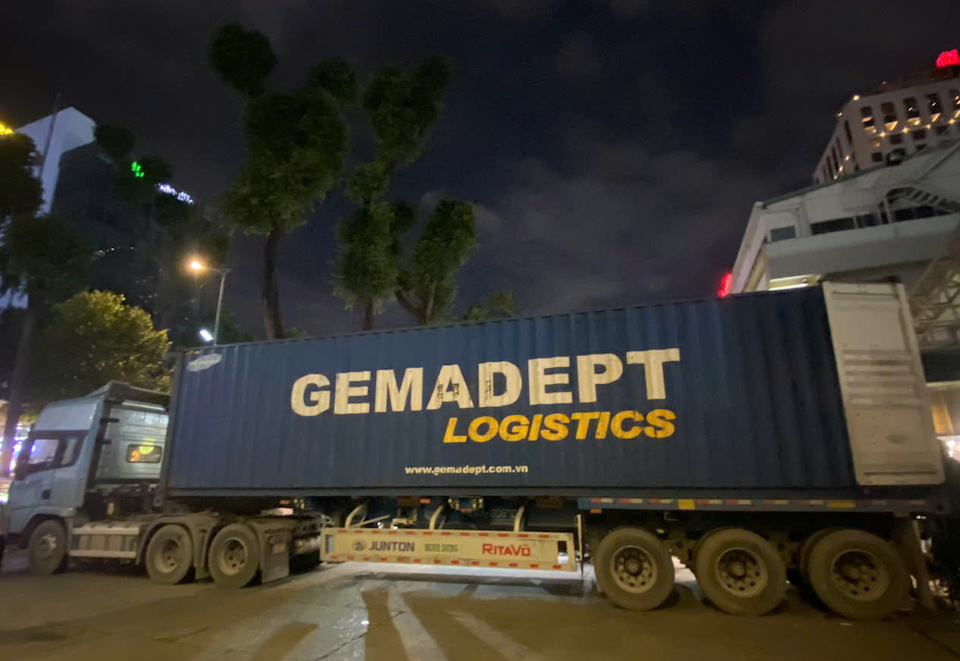 "Núi hàng" Nhà Văn hóa Thanh niên TP Hồ Chí Minh lên xe hướng về vùng lũ