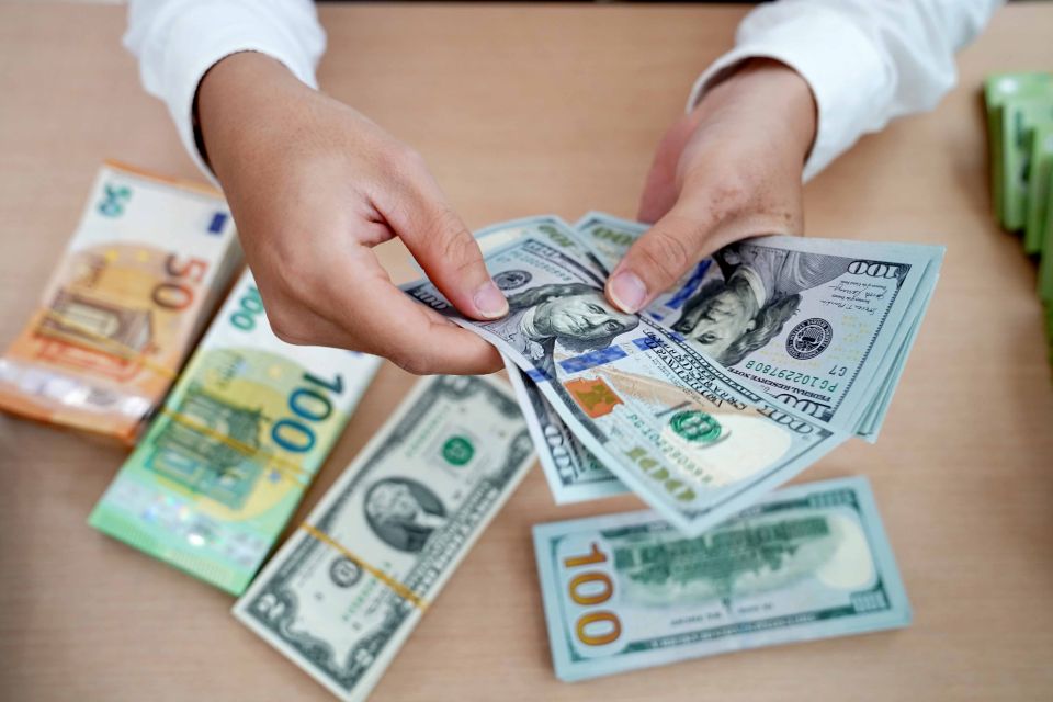Giá ngoại tệ ngày 24/11/2025: Áp lực lãi suất duy trì sức mạnh cho USD
