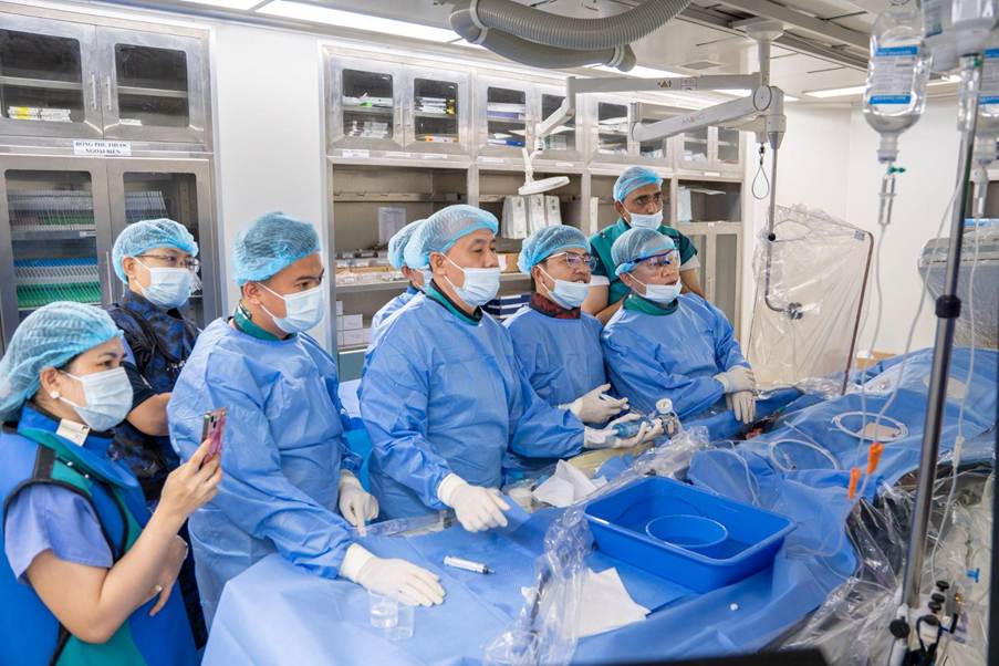 Kiên Giang lần đầu phá vôi mạch vành bằng bóng cơ học cho bệnh nhân 95 tuổi