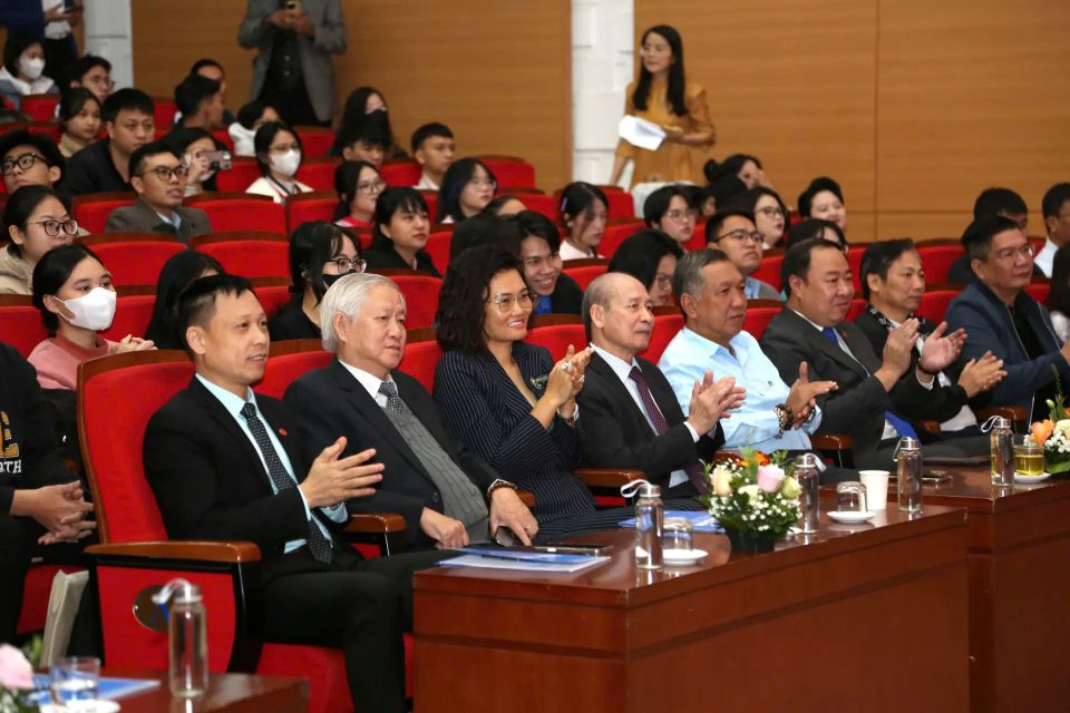 Trao giải cuộc thi "Những cống hiến thầm lặng" 2025: Mỗi bài viết là một thông điệp nhân ái