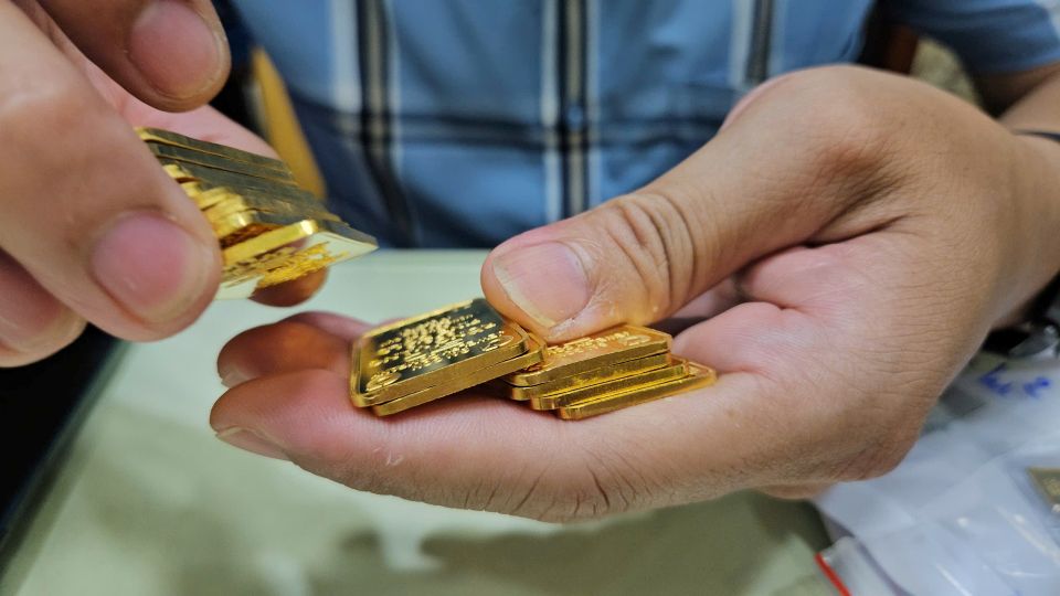 Giá vàng ngày 28/11/2025: Vàng thế giới hạ nhiệt