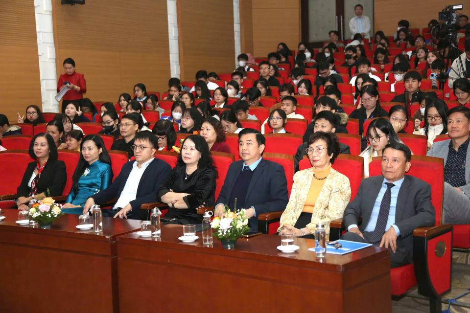 Trao giải cuộc thi "Những cống hiến thầm lặng" 2025: Mỗi bài viết là một thông điệp nhân ái