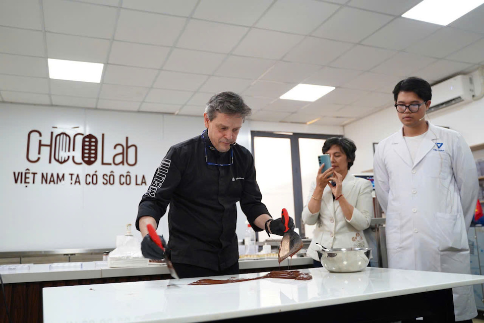Chuyên gia Pháp và công nghệ của TIM Corp biến cacao Việt thành "vàng nâu"