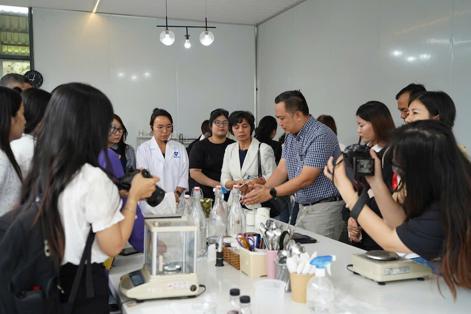 Chuyên gia Pháp và công nghệ của TIM Corp biến cacao Việt thành "vàng nâu"