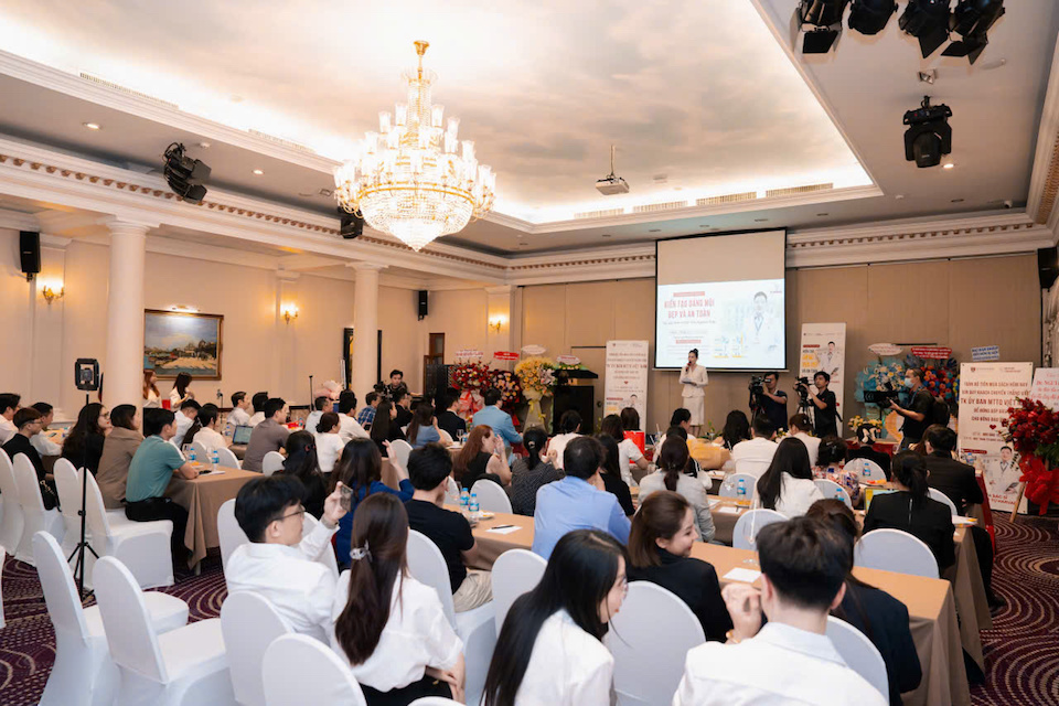 Bác sĩ "Harvard" Trần Nguyên Giáp ra mắt sách nâng mũi: Mã QR, Plasma định hình an toàn mới