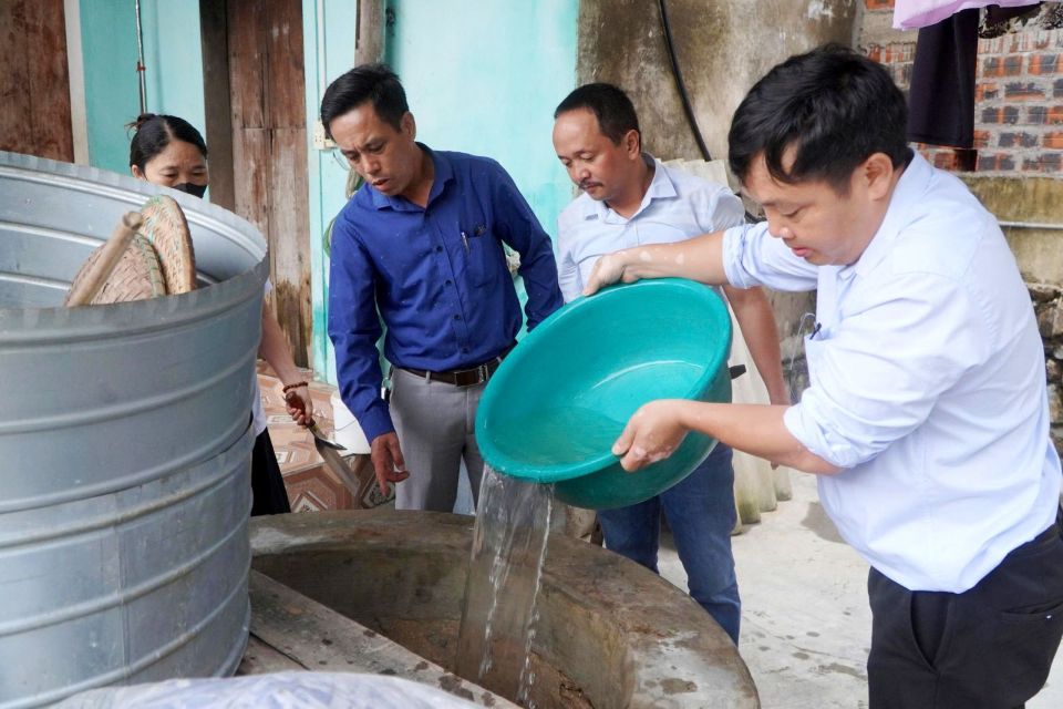 Hướng dẫn xử lý giếng nước và tiêu độc môi trường sau bão lũ