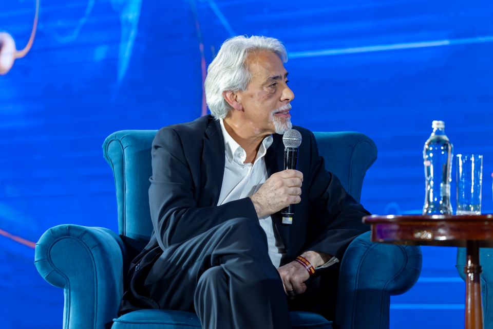 Nhà khoa học quốc tế nói gì về tình trạng ô nhiễm đến ngạt thở tại Hà Nội?