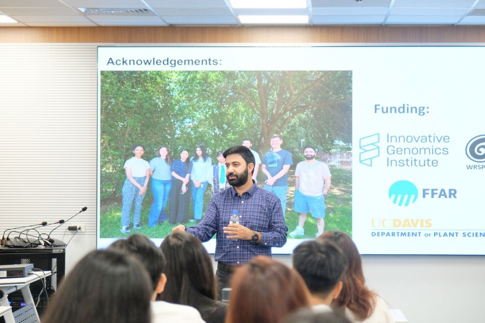 Sinh viên Việt và “cuộc hẹn” đặc biệt với những trí tuệ kiệt xuất thế giới tại VinFuture 2025