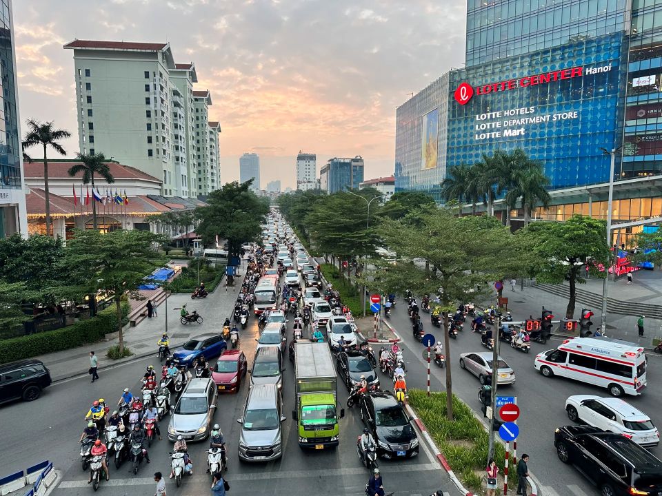 Thời tiết ngày 8/12/2025: Bắc Bộ rét đậm, Nam Bộ có mưa rào và dông