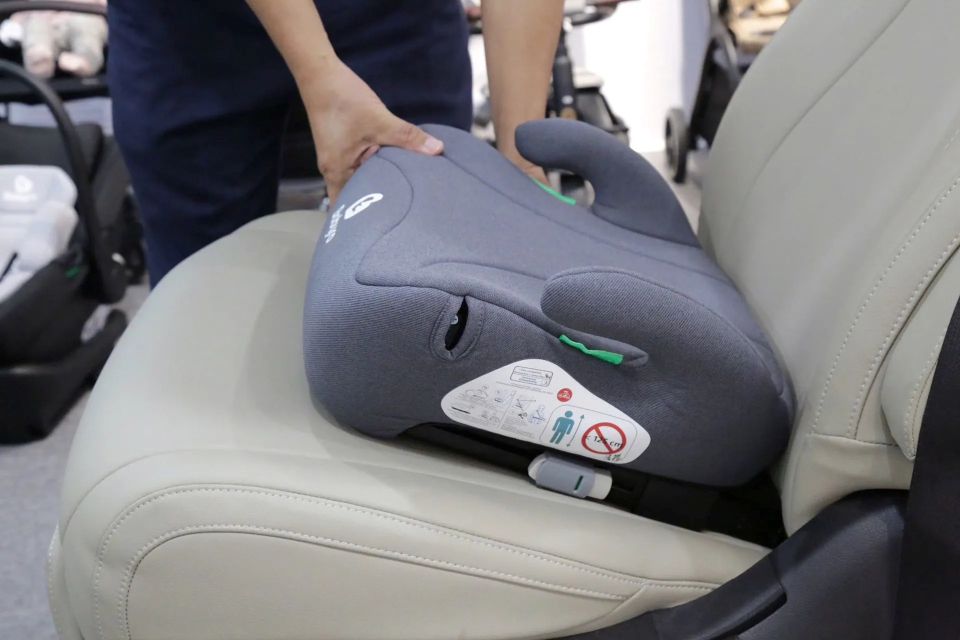 Quy định thiết bị an toàn cho trẻ em trên xe ô tô: Điều chỉnh để phù hợp thực tế