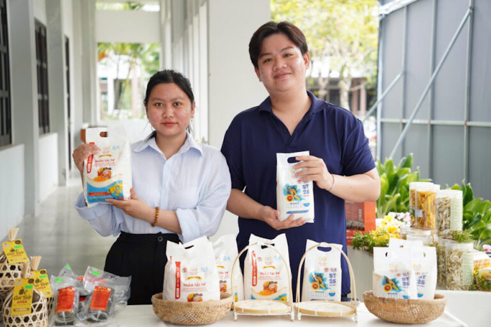 Tết 2026: Gen Z đặt mình lên hàng đầu, định hình lại thói quen tiêu dùng