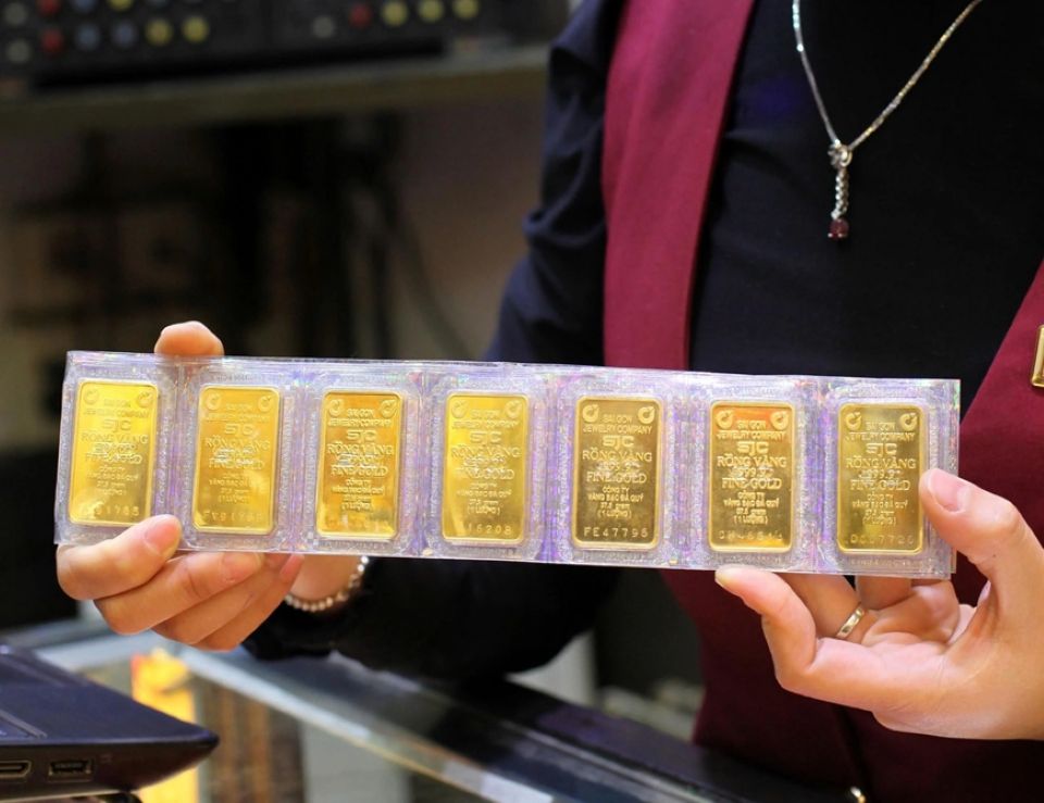 Giá vàng ngày 13/12/2025: SJC xác lập đỉnh mới