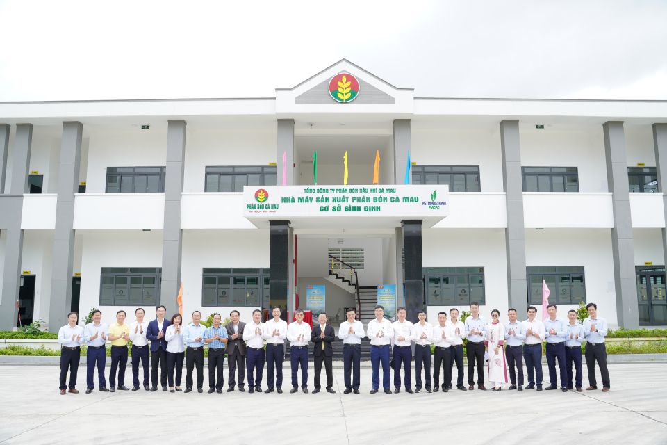 Khánh thành và gắn biển nhà máy sản xuất phân bón Cà Mau – Cơ sở Bình Định