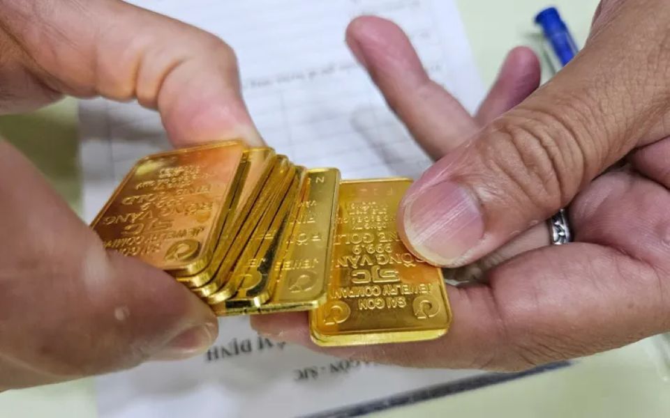 Giá vàng ngày 14/12/2025: SJC tiếp tục tăng vọt